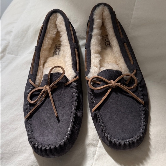 CLEARANCE NWOT Ugg Dakota slipper fur lined moccasin OFFERS WILL BE DECLINED - Picture 1 of 7